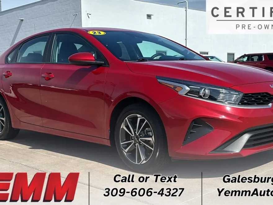 2023 Kia Forte LXS photo 1