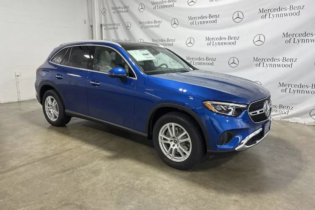 2025 Mercedes Benz GLC 300 4MATIC photo 1