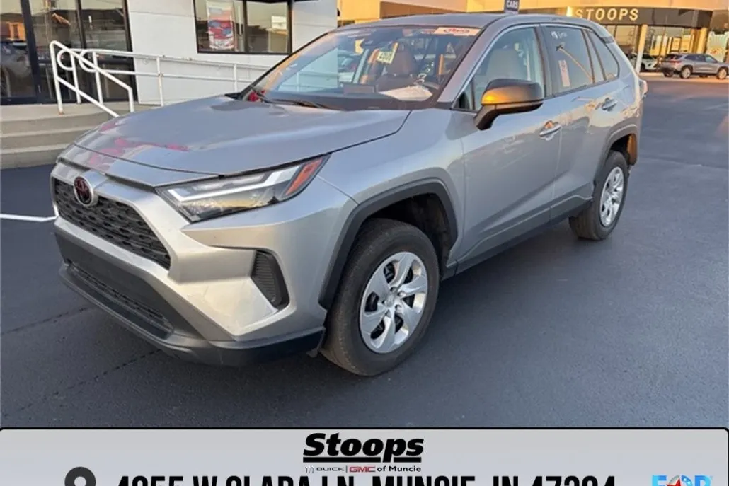 2024 Toyota RAV4 LE photo 1