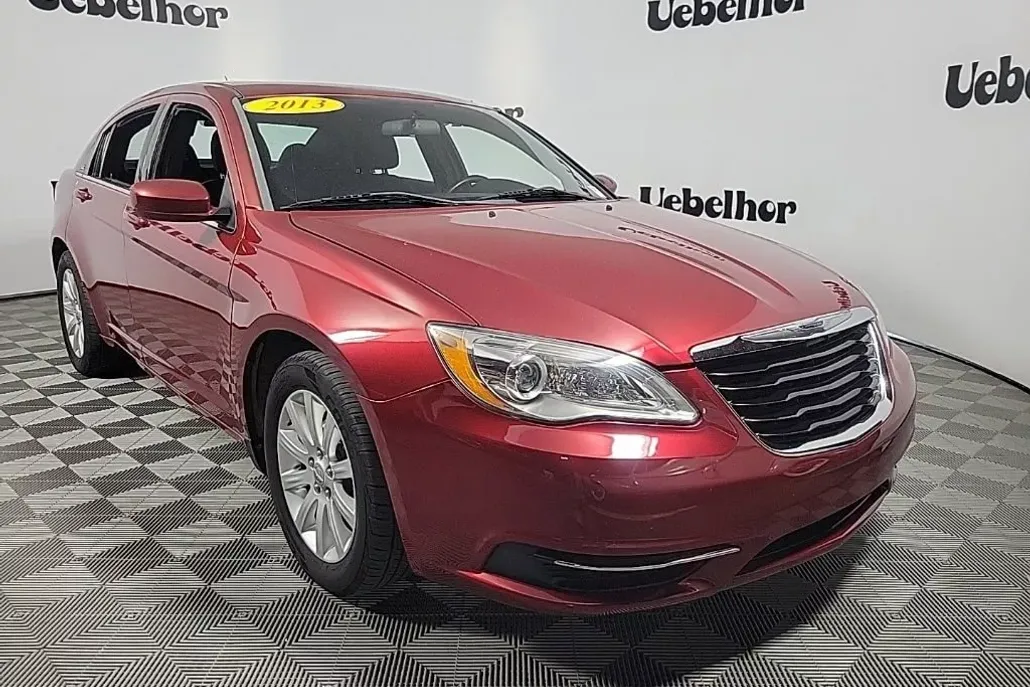 2013 Chrysler 200 Touring photo 1