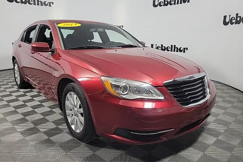 2013 Chrysler 200 Touring photo 1