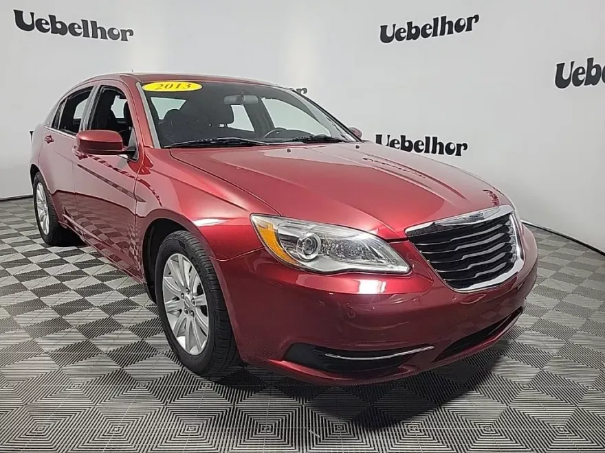 2013 Chrysler 200 Touring photo 1