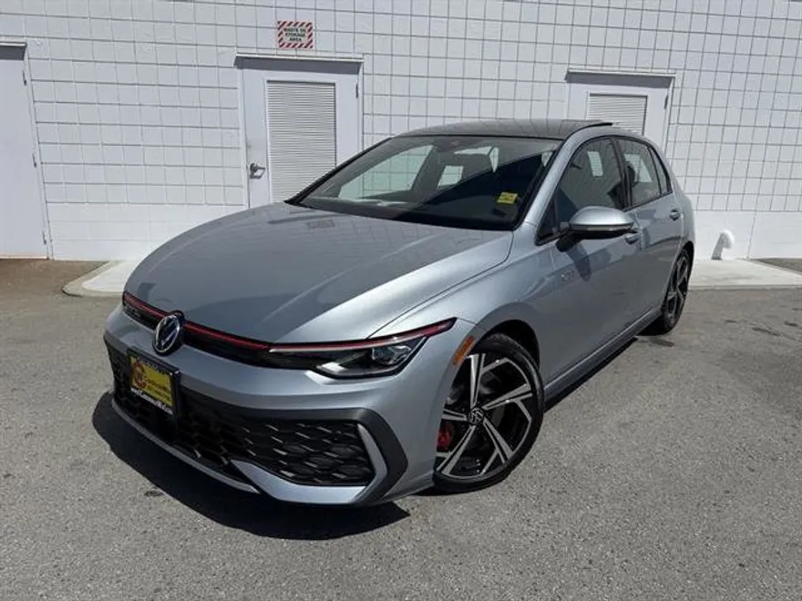 2025 Volkswagen Golf GTI SE photo 1