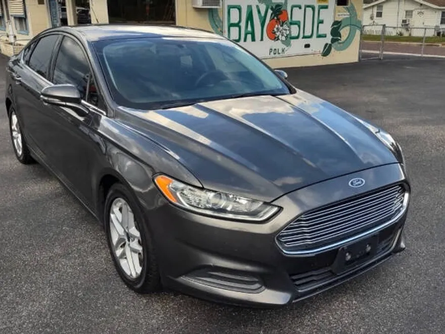 2016 Ford Fusion SE photo 1
