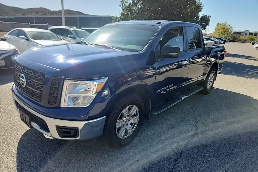 2019 Nissan Titan SV photo 1