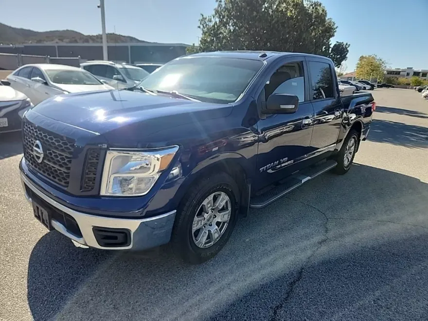 2019 Nissan Titan SV photo 1
