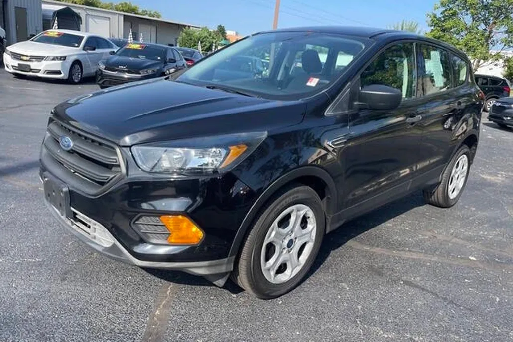 2019 Ford Escape S photo 1