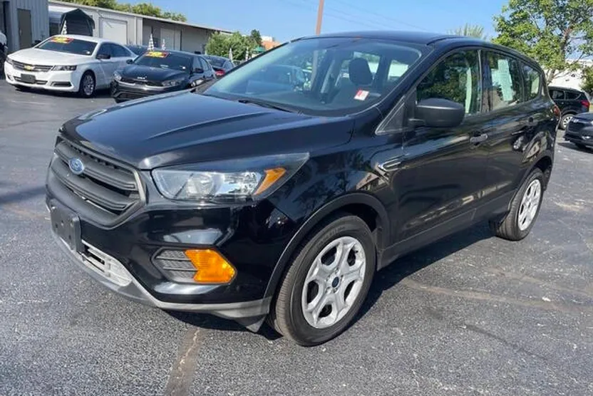 2019 Ford Escape S photo 1