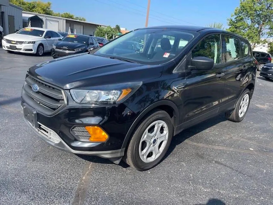 2019 Ford Escape S photo 1
