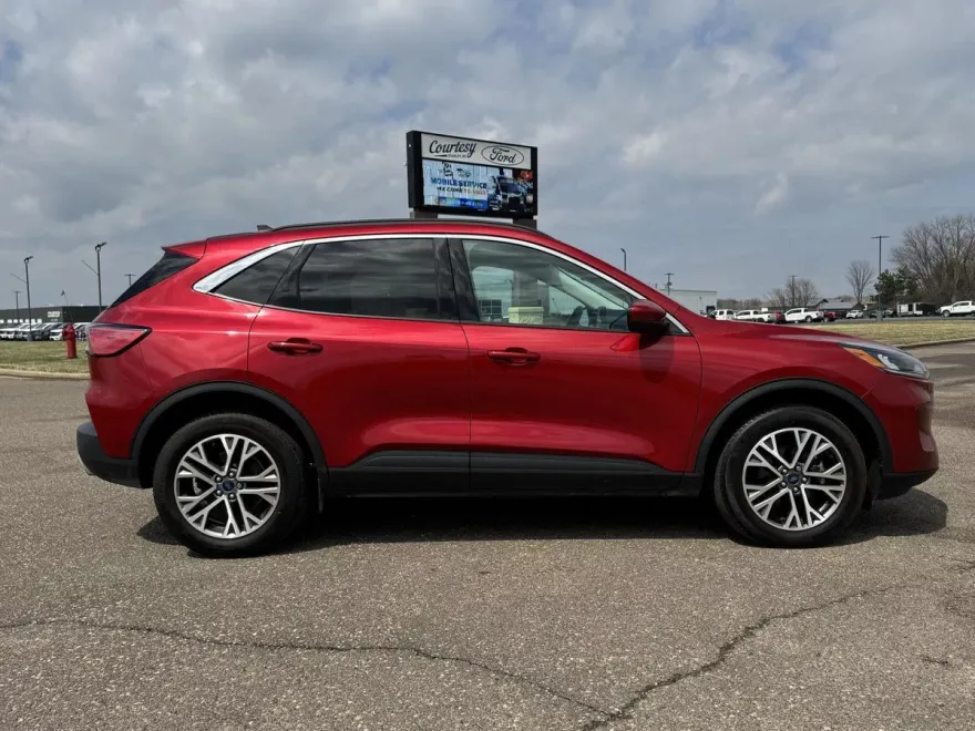 2021 Ford Escape SEL photo 1