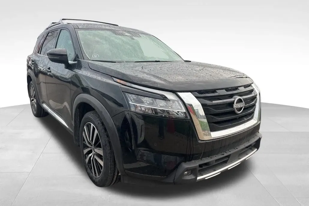 2023 Nissan Pathfinder Platinum photo 1