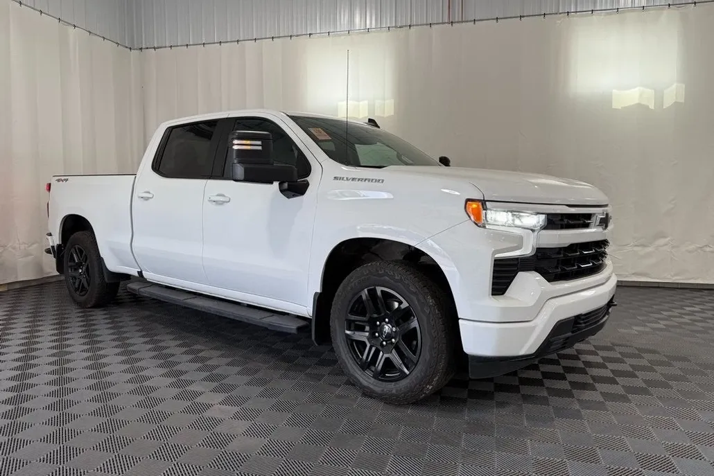 2023 Chevrolet Silverado 1500 RST photo 1