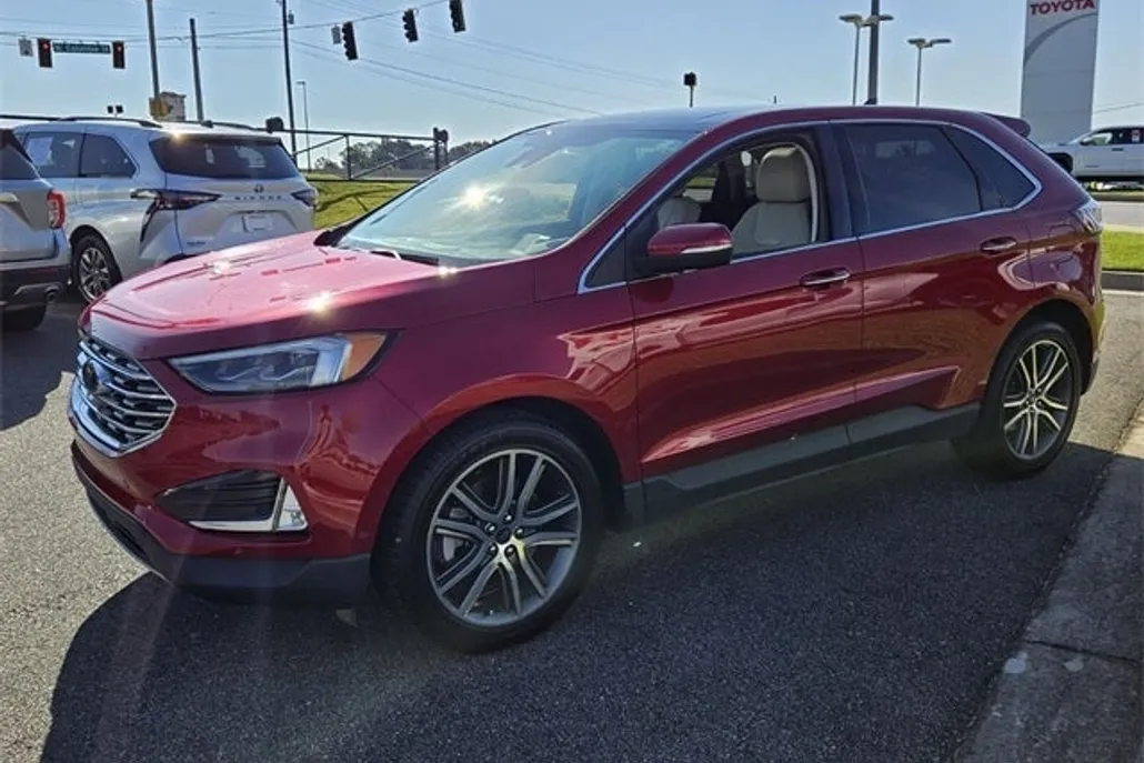 2021 Ford Edge Titanium photo 1