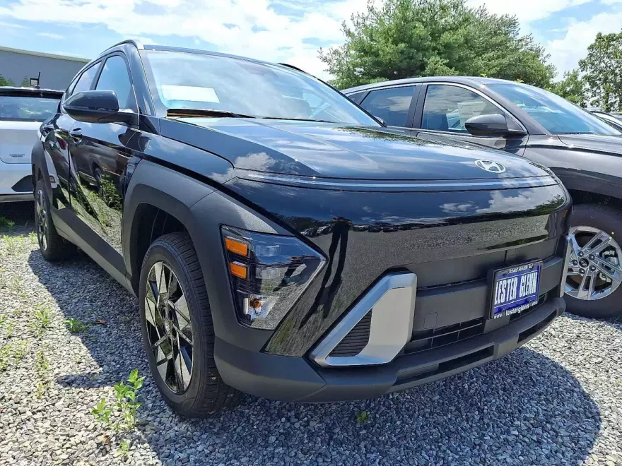 2025 Hyundai Kona SEL photo 1