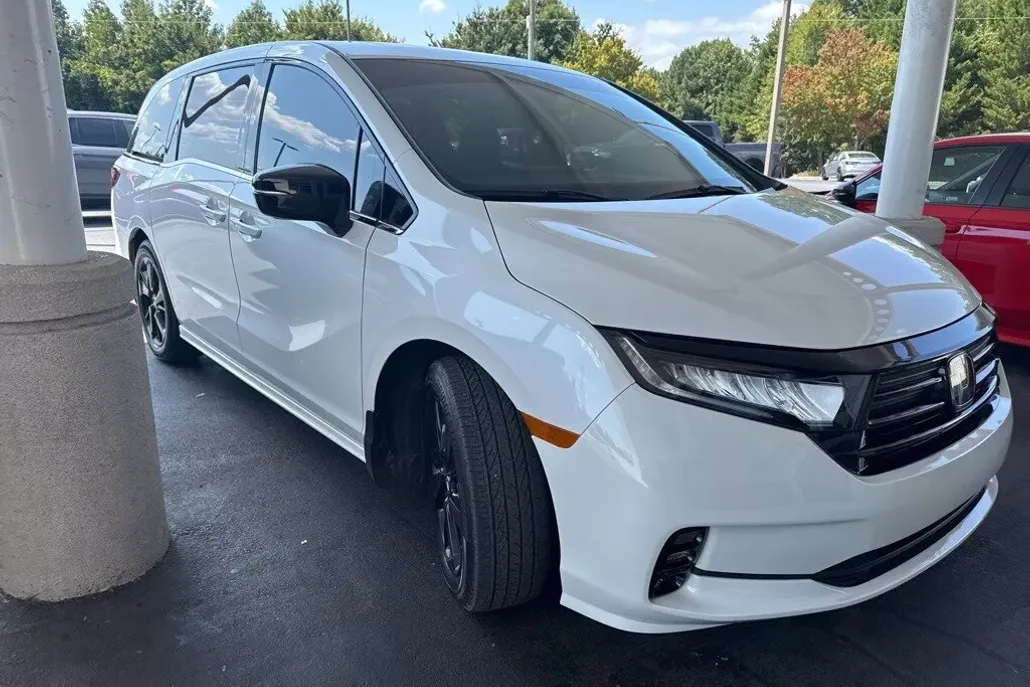 2024 Honda Odyssey Sport photo 1