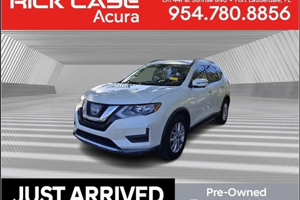 2017 Nissan Rogue SV photo 1