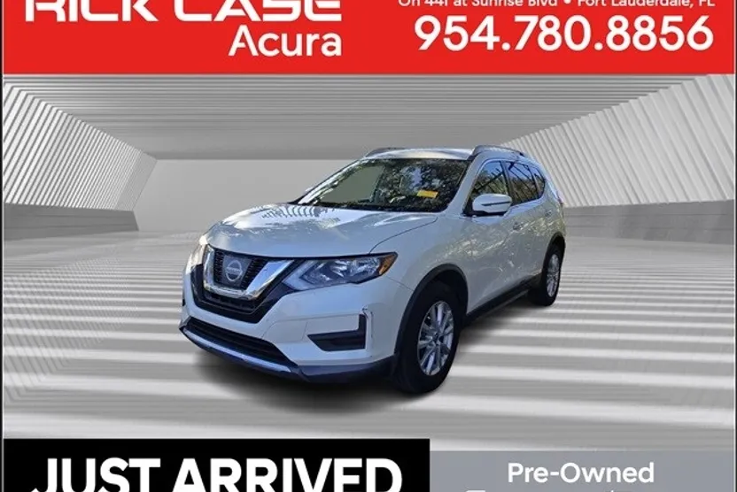 2017 Nissan Rogue SV photo 1