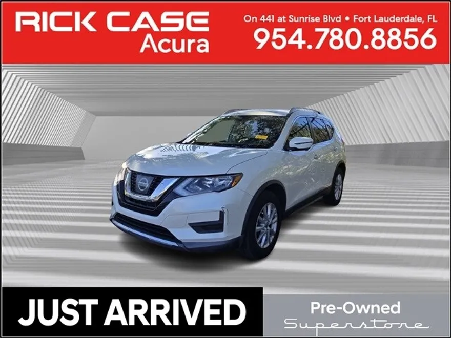2017 Nissan Rogue SV photo 1