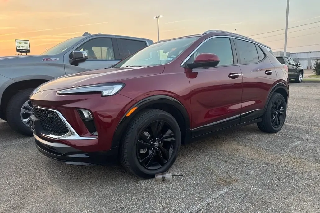2024 Buick Encore GX Sport Touring photo 1