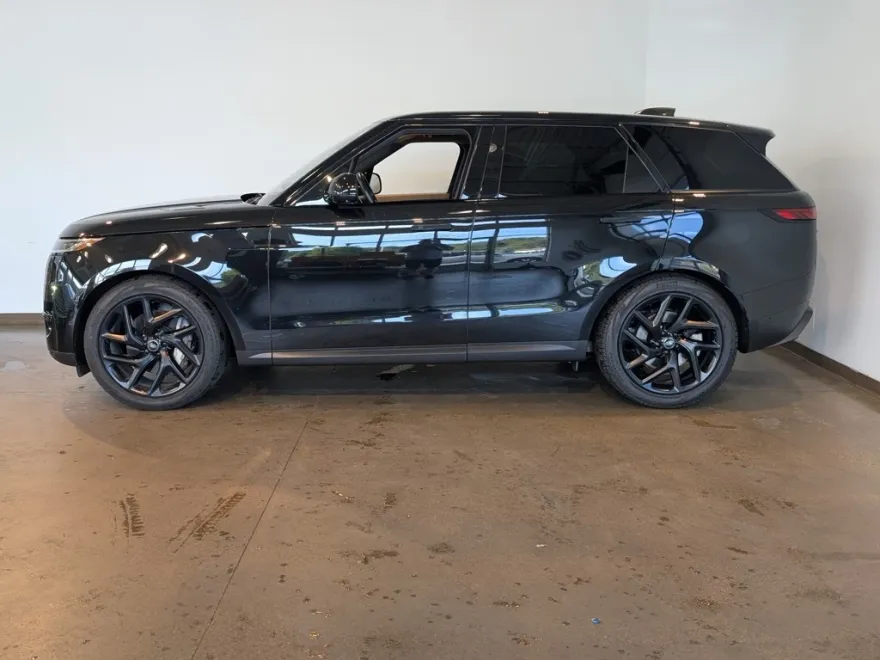 2023 Land Rover Range Rover Sport SE photo 1