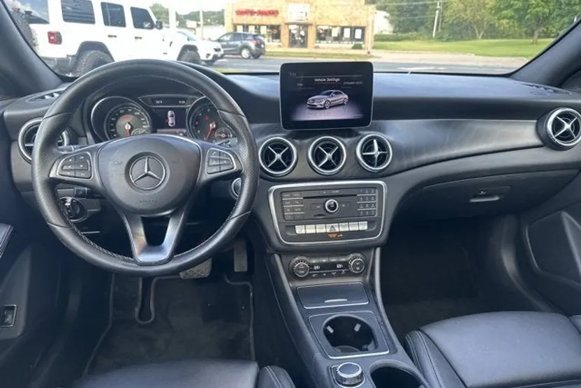 2018 Mercedes Benz CLA 250 photo 1
