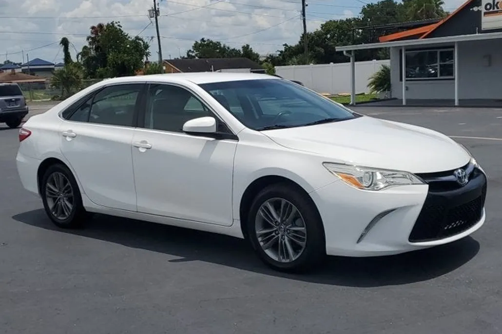 2016 Toyota Camry Base photo 1