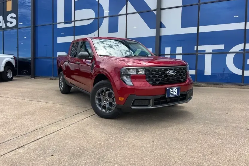 2025 Ford Maverick XLT photo 1