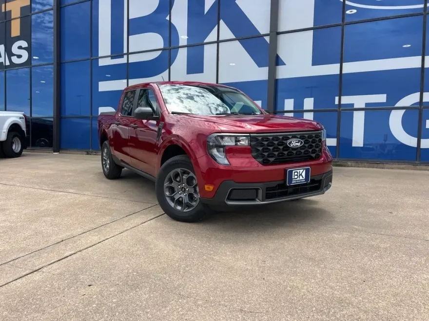 2025 Ford Maverick XLT photo 1