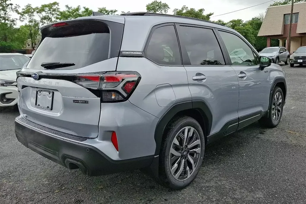 2025 Subaru Forester Touring photo 1