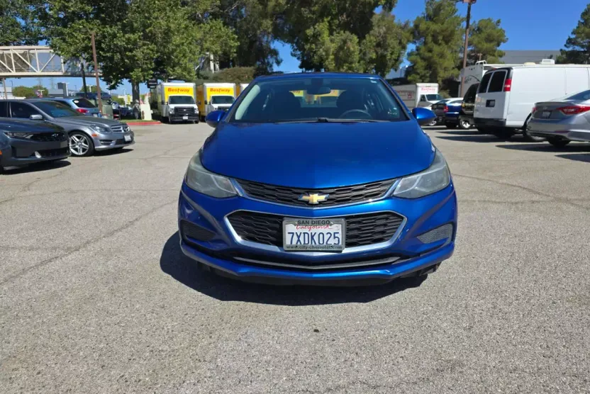 2017 Chevrolet Cruze LT photo 1