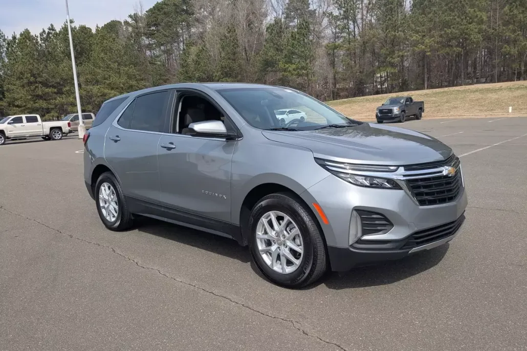 2023 Chevrolet Equinox LT photo 1