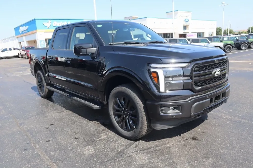 2025 Ford F-150 Lariat photo 1