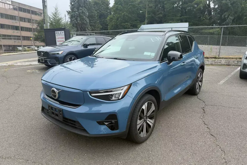 2023 Volvo XC40 Recharge Plus photo 1
