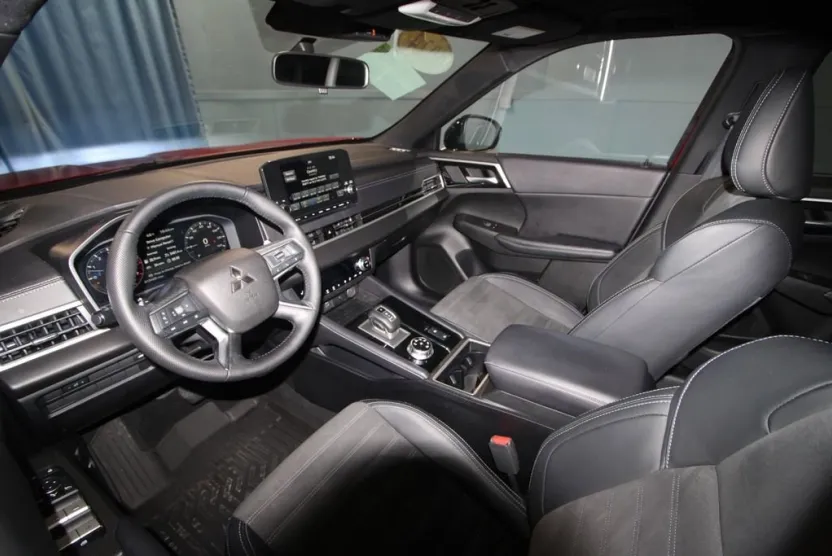 2024 Mitsubishi Outlander SE Ralliart photo 1