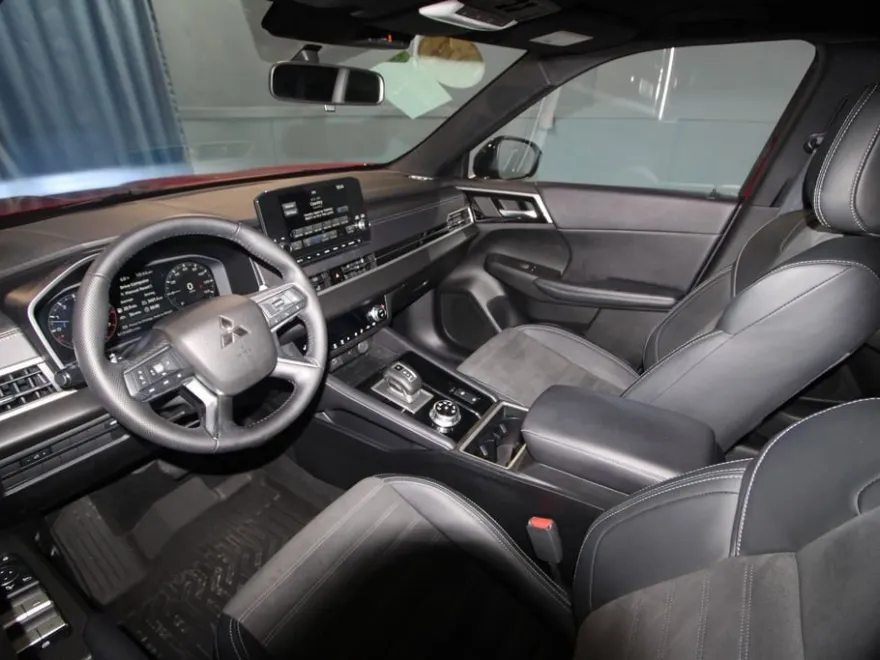2024 Mitsubishi Outlander SE Ralliart photo 1
