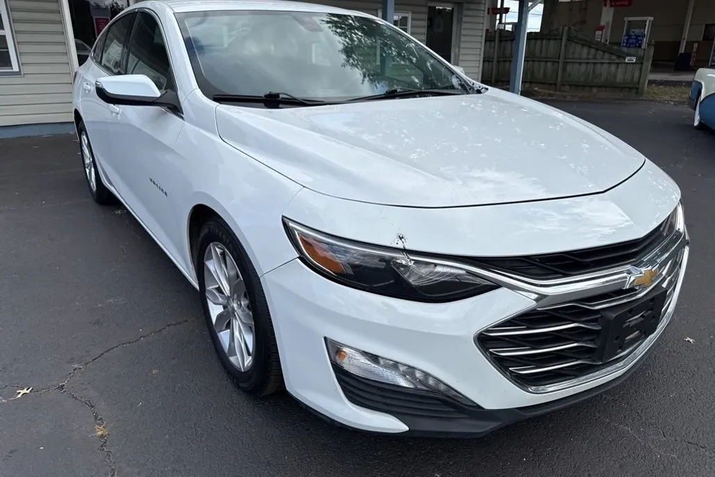 2022 Chevrolet Malibu 1LT photo 1