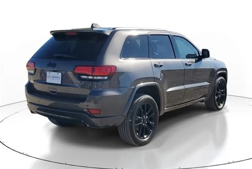 2018 Jeep Grand Cherokee Altitude photo 1