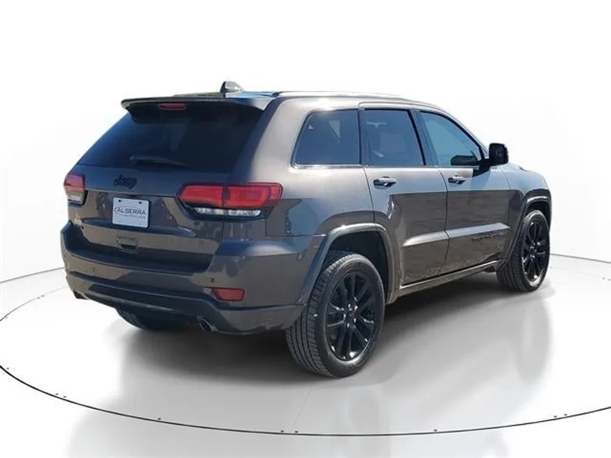2018 Jeep Grand Cherokee Altitude photo 1