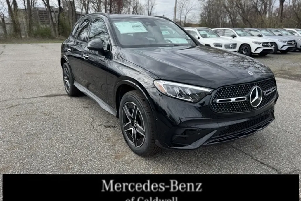 2025 Mercedes Benz GLC 300 4MATIC photo 1