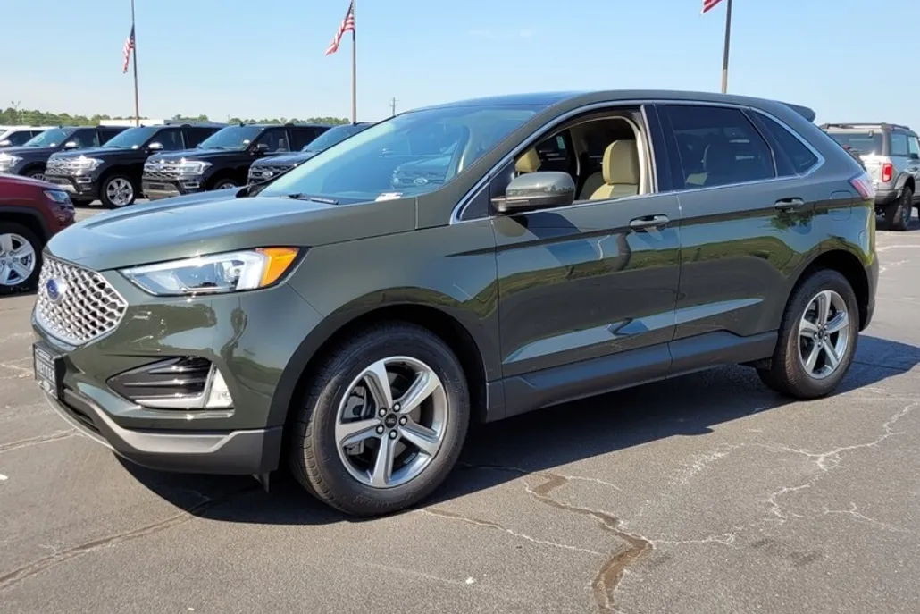 2024 Ford Edge SEL photo 1