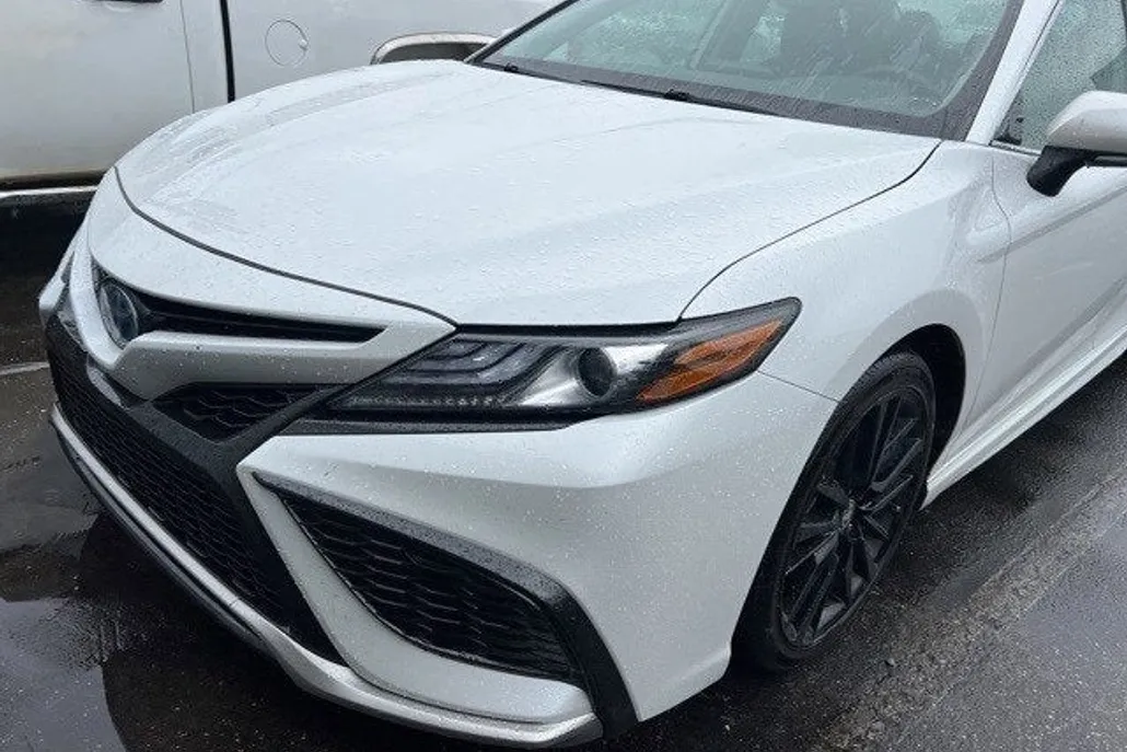 2024 Toyota Camry Hybrid XSE photo 1