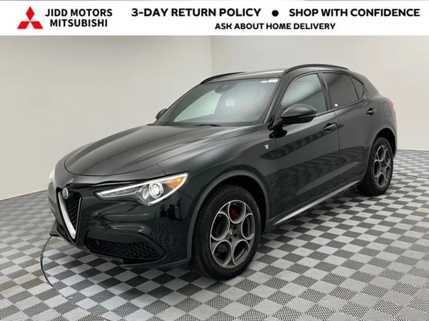 2022 Alfa Romeo Stelvio Ti photo 1