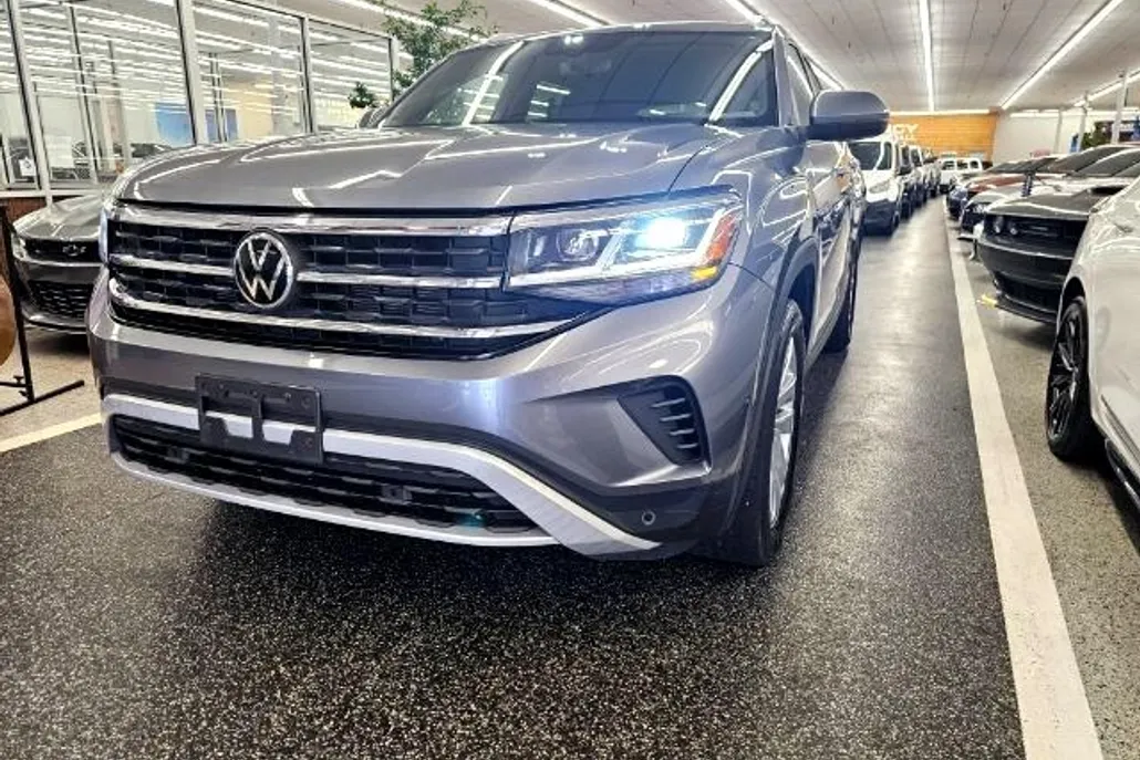2021 Volkswagen Atlas Cross Sport V6 SE Technology photo 1