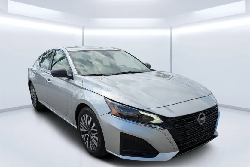 2024 Nissan Altima 2.5 SV photo 1