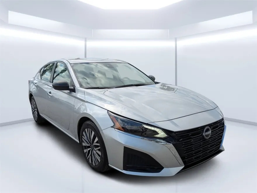 2024 Nissan Altima 2.5 SV photo 1