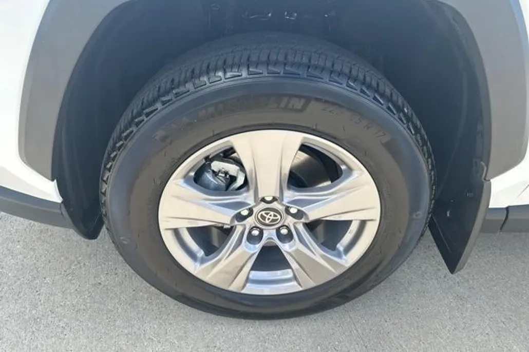 2023 Toyota RAV4 Hybrid XLE photo 1