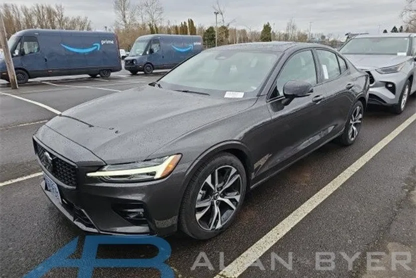 2025 Volvo S60 Core photo 1