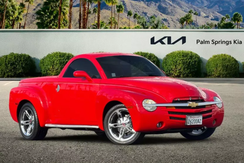 2004 Chevrolet SSR Base photo 1