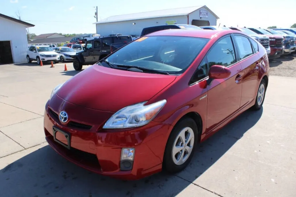2010 Toyota Prius Three photo 1