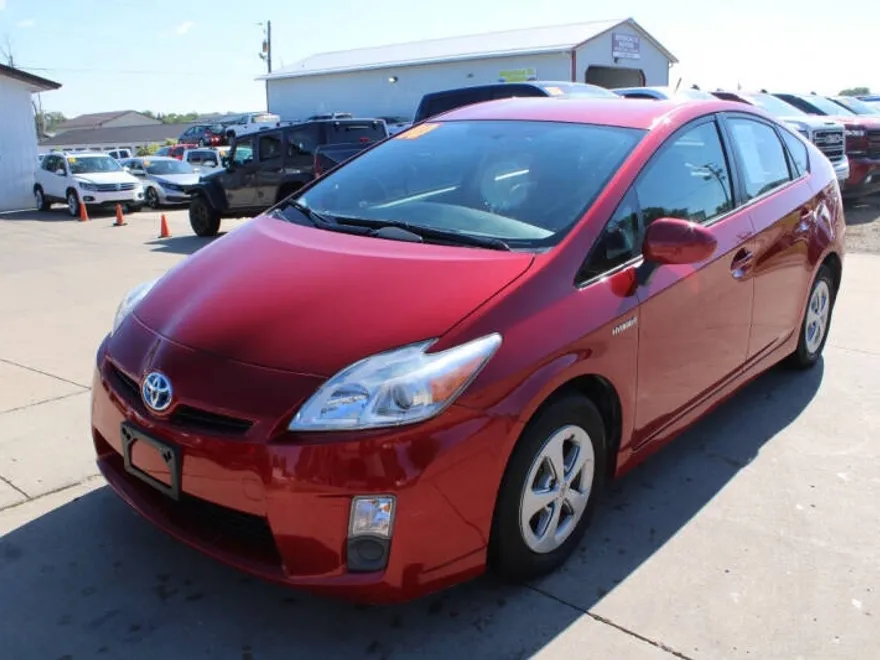 2010 Toyota Prius Three photo 1